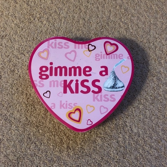Hershey’s Kiss Heart Shaped Tin Can - Picture 1 of 8